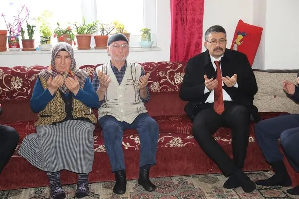 Vali Ali Çelik, evi yanan şehit ailesini ziyaret etti