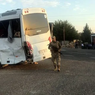 Son dakika: Şanlıurfa'da jandarmaları taşıyan otobüs kaza yaptı