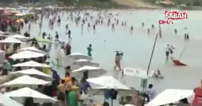 Brezilya’da plajı vuran büyük dalga panik yarattı