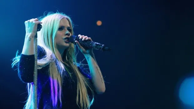 Avril Lavigne hastalığını anlatırken gözyaşlarını tutamadı