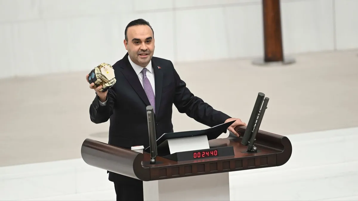 Sanayide yeni devrim! Bakan Kacır: Mega endüstriyel bölgeler kurulacak Sanayide yeni devrim! Bakan Kacır: Mega endüstriyel bölgeler kurulacak