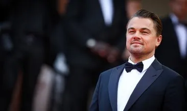 Leonardo DiCaprio denizde genç sevgilisiyle aşka geldi! Dünyaca ünlü yıldız Leonardo DiCaprio’nun 150 milyon dolarlık tatili!