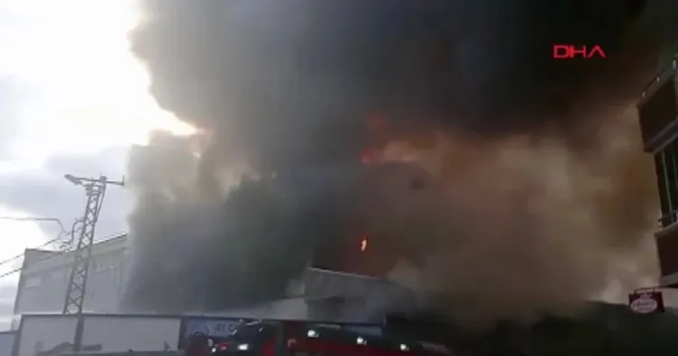 Sancaktepe’de iş merkezindeki yangın kontrol altına alındı