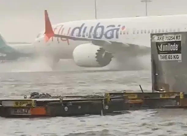 Dubai sular altında! Yüzyılın en büyük yağışı: Uçaklar gözden kayboldu