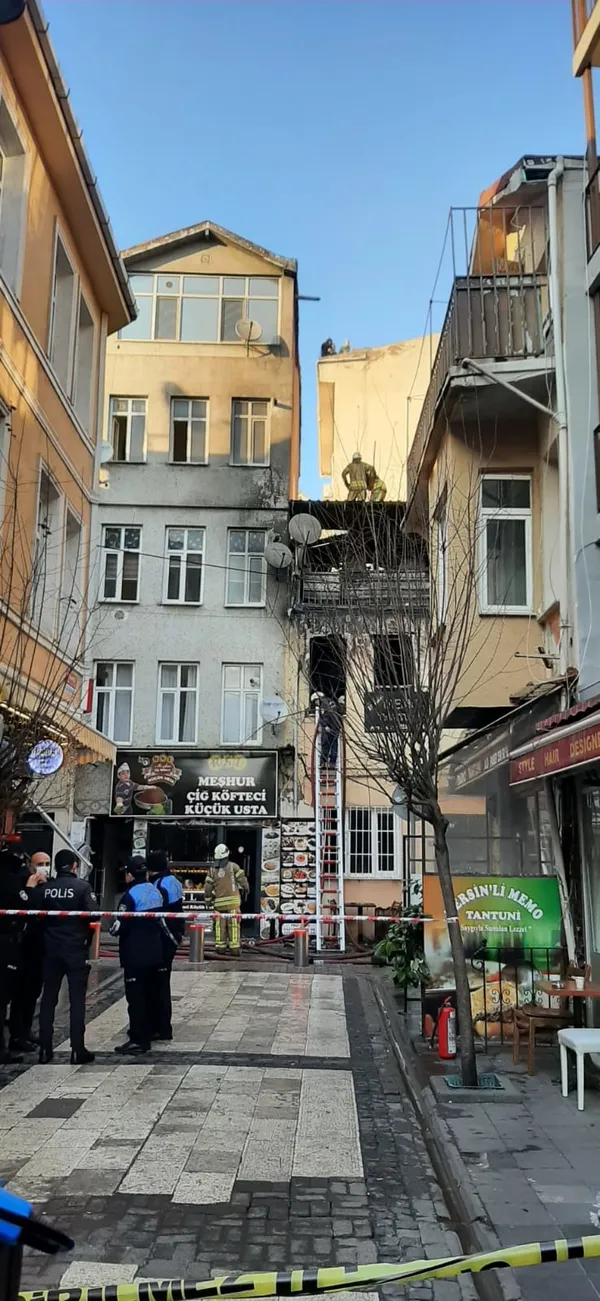 ortakoyde-feci-yangin-1-olu-1643467673665.jpeg
