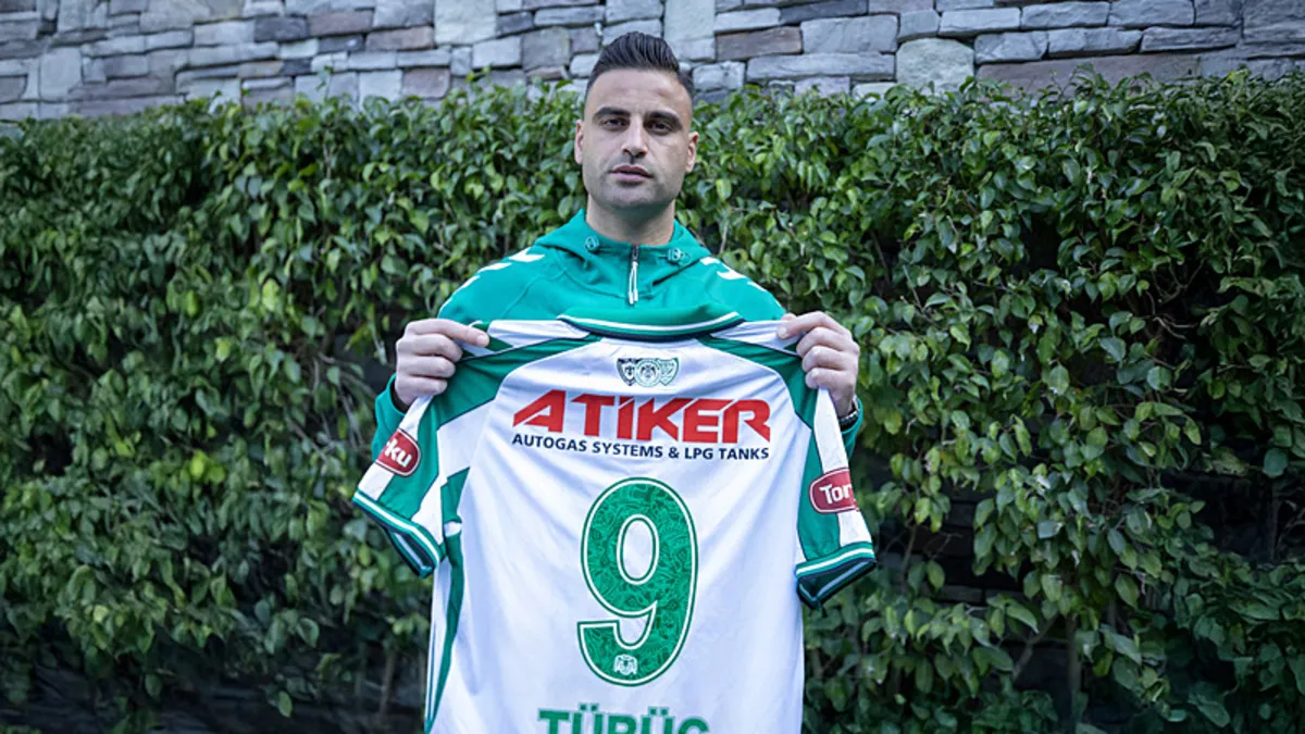 Konyaspor, Sander Svendsen ve Deniz Türüç'ü açıkladı!