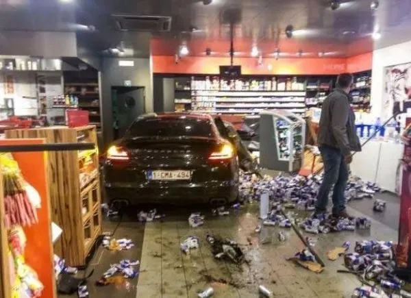 Futbolcuların lüks otomobilleriyle yaptıkları kazalar