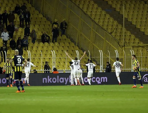 Fenerbahçe soyunma odası karıştı!