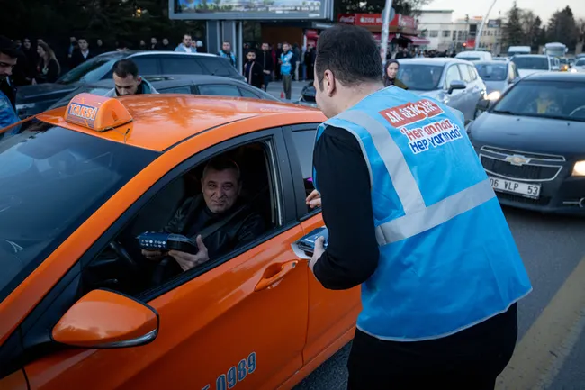 ak-parti-genclik-kollarindan-iftara-5-kala-programi-vatandaslara-iftarlik-dagitildi-1771527667035.jpg (750×500)