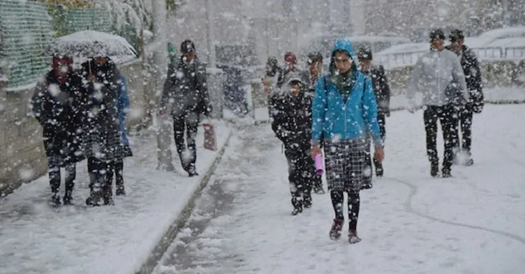 BUGÜN OKULLAR TATİL Mİ? Kar tatili olan iller Valilikler tarafından duyuruldu! Valilik açıklaması ile 31 Mart bugün okullar tatil mi, hangi illerde kar tatili var?