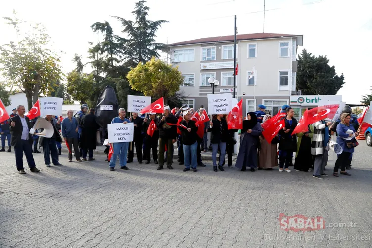 CHP'li belediyeye siyah çelenk bıraktılar