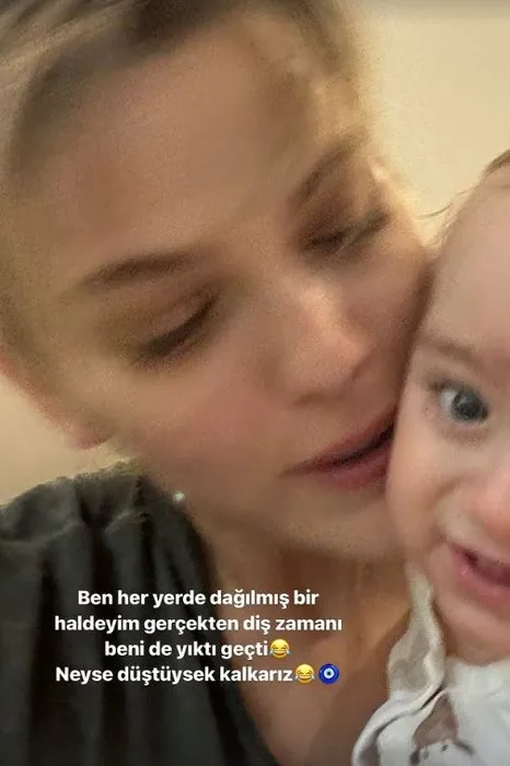 Çarpık dişlerini severim Yasemin Şefkatli ile İdo Tatlıses’in minik ikizleri diş çıkarırken annelerini de perişan etti!