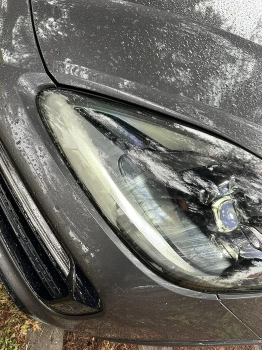 Sıfır kilometre Porsche ayıplı çıktı: 16 milyonluk araçta şemsiyeli yolculuk!