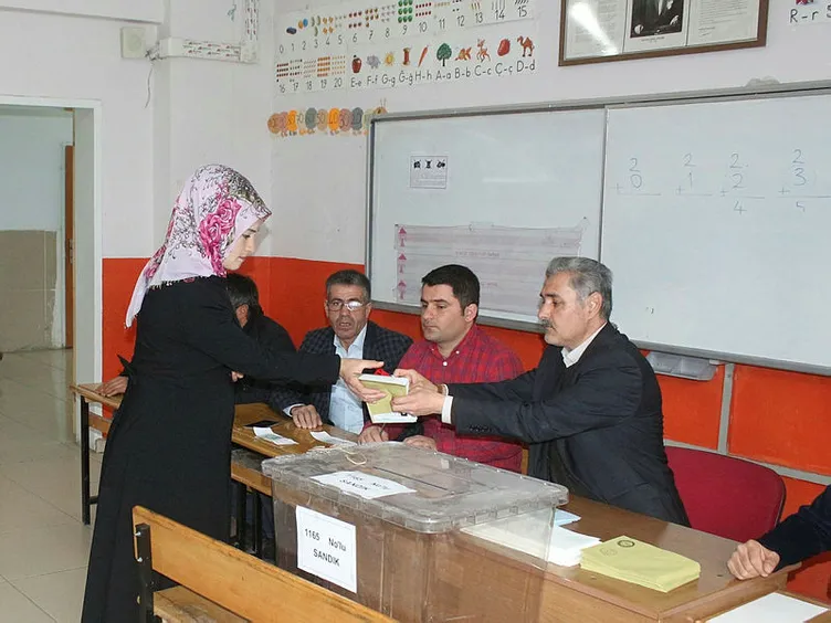 Türkiye sandık başında! 57 milyon seçmen tercihini yapıyor