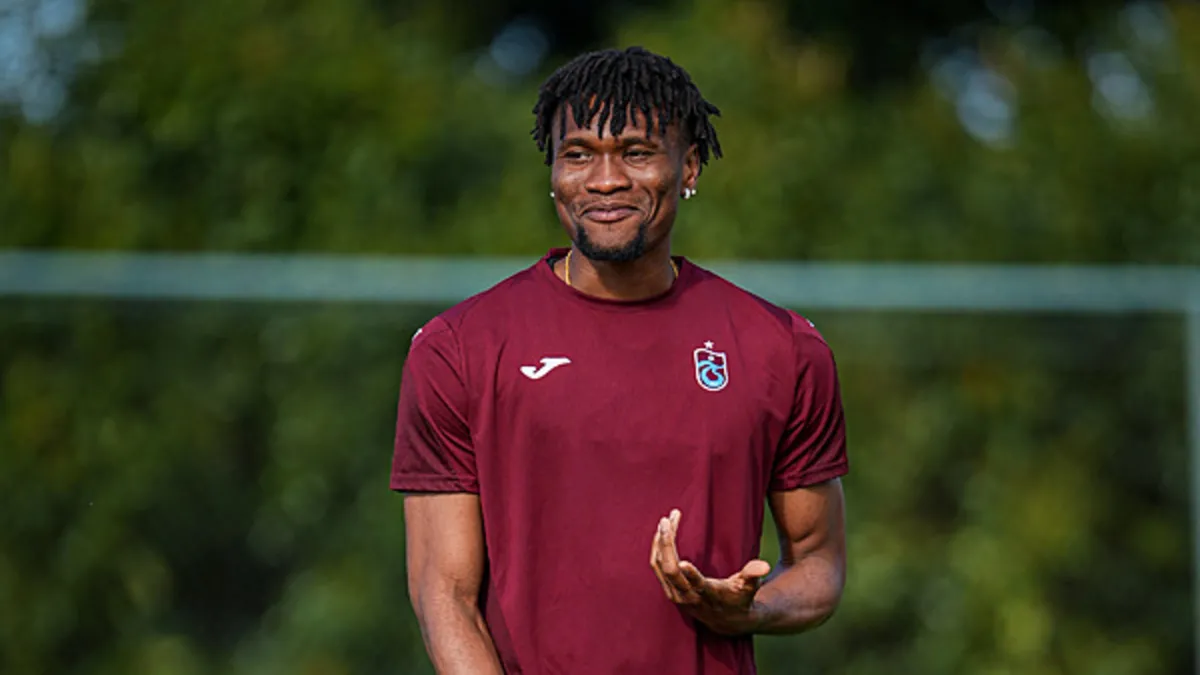 Trabzonsporlu futbolcu Chibuike Nwaiwu, baba oldu