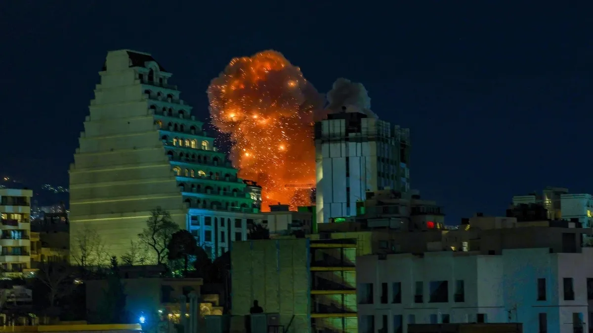 İsrail’den Tahran’da Devrim Muhafızları’na ait kompleksi vurduğu iddiası