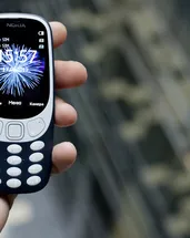 Z kuşağından şaşırtan karar! Akıllı telefonları bırakıp geçmişe dönüyorlar