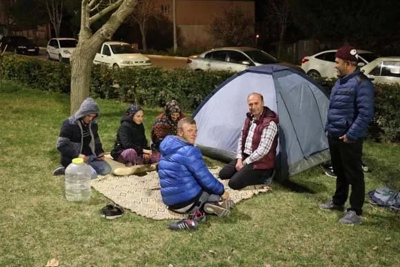 Bu görüntüler deprem ile beşik gibi sallanan Denizli'den