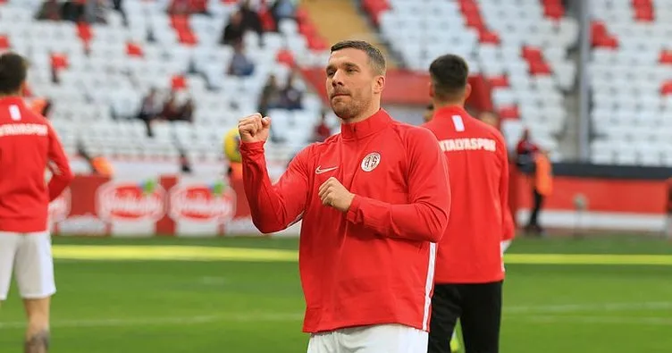 Son dakika: Antalyaspor taraftarları Galatasaray paylaşımı yapan Lukas Podolski’nin kadro dışı kalmasını istedi