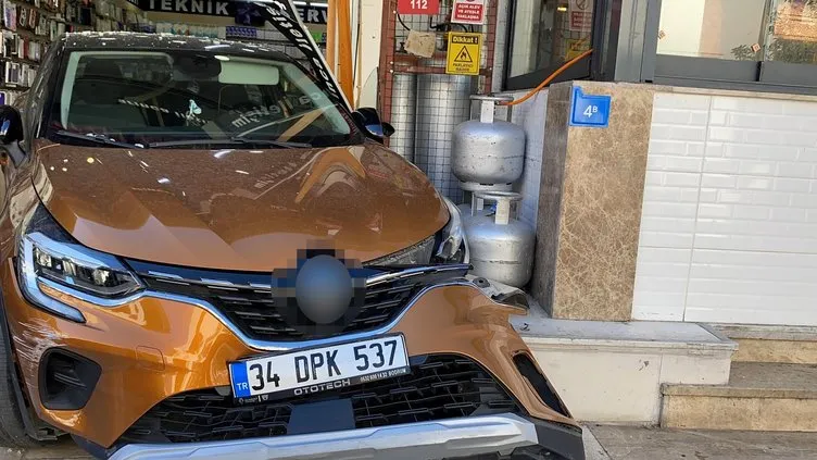 Fren yerine gaza bastı: İş yerine böyle daldı!