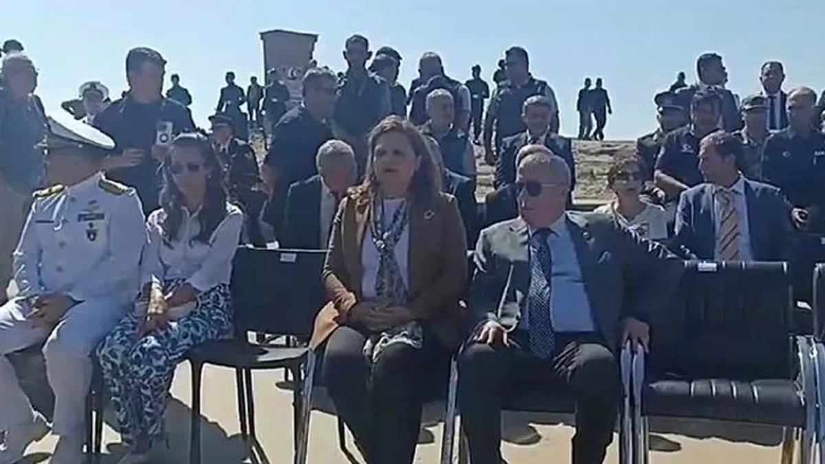 CHP'li başkandan şehitlikte büyük saygısızlık! Sandaleyeyi görünce kriz çıkardı