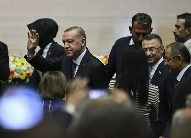 son-dakika-gecmis-donem-belediye-baskanlari-ile-toplanti-baskan-erdogandan-onemli-aciklamalar-1657127958035.jpg