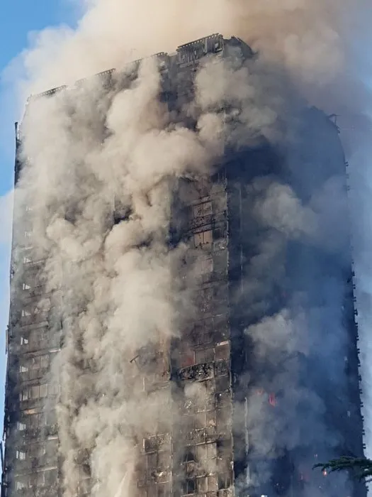 Londra’da yanan 27 katlı bina çok sayıda ölü var