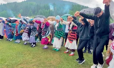 Yaylada yağmur altında horon coşkusu #trabzon