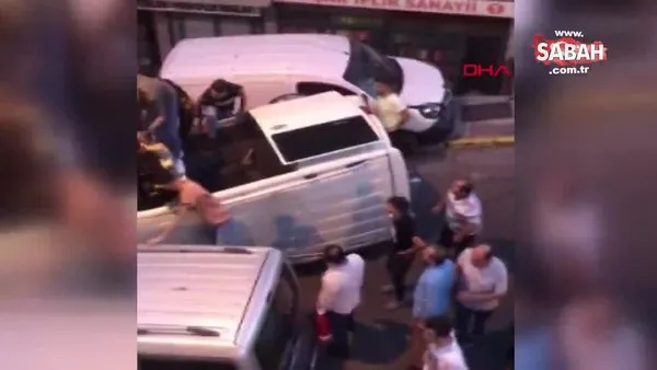 İstanbul Güngören'de kaza yapan minibüstekileri kurtarma seferberliği kamerada | Video