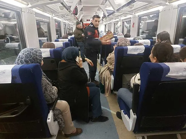 balikesirde-yolcu-treni-raydan-cikti-1-yarali-1769636655871.jpg