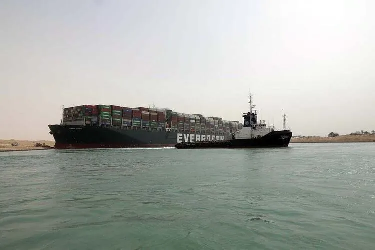 Son dakika: Süveyş Kanalını tıkayan Ever Given gemisi dünya ticaretini felç etti