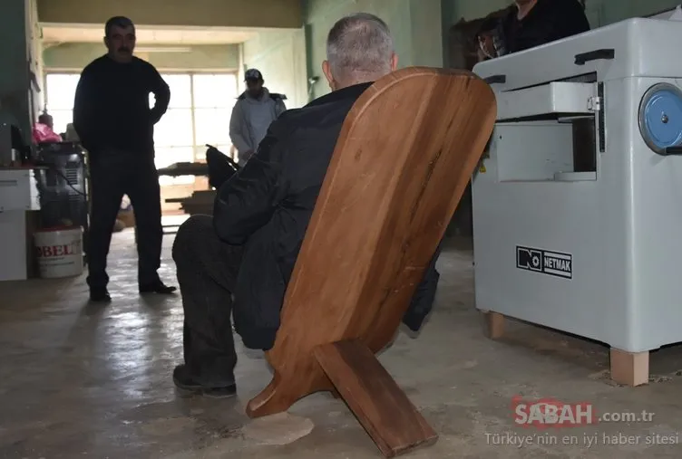 Bel ağrısı çekince, 700 yıllık sandalyeyi yeniden üretti