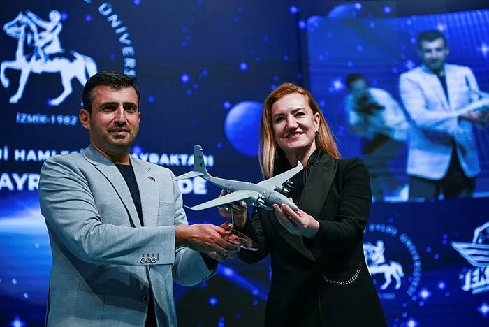 selcuk-bayraktara-fahri-doktora-unvani-verildi-1695739179206.jpg