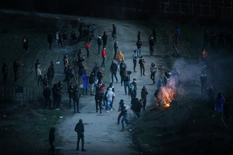Yunan polisinden göçmenlere çok sert müdahale! Yunan polisi mültecileri gaza boğdu!