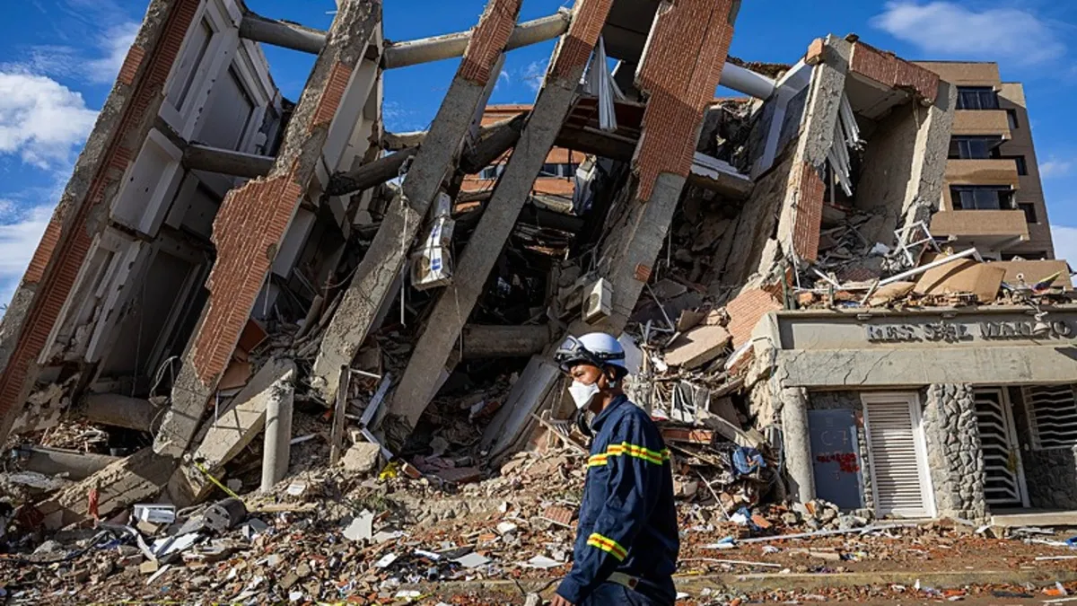 Venezuela'da deprem sonrası arama kurtarma çalışmaları