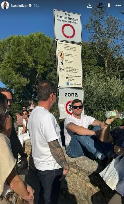 Gözde çift Kıvanç Tatlıtuğ ile Başak Dizer İtalya gezisinden paylaştı! Aşıklar el ele! Tüm gözler Kıvanç Tatlıtuğ’un üzerinde...