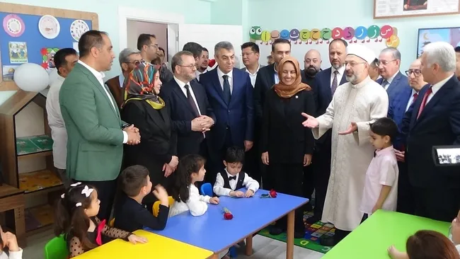 diyanet-isleri-baskani-ali-erbas-4-6-yas-kuran-kurslarimizin-memnuniyet-orani-yuzde-100-1745768304902.jpg