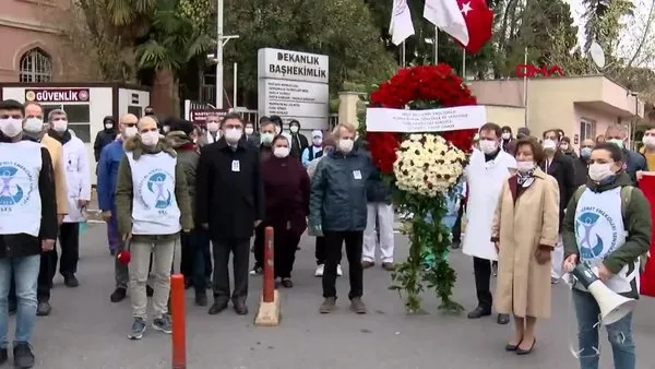 Çapa Tıp Fakültesi önünde Prof. Dr. Cemil Taşçıoğlu için gözyaşları sel oldu | Video