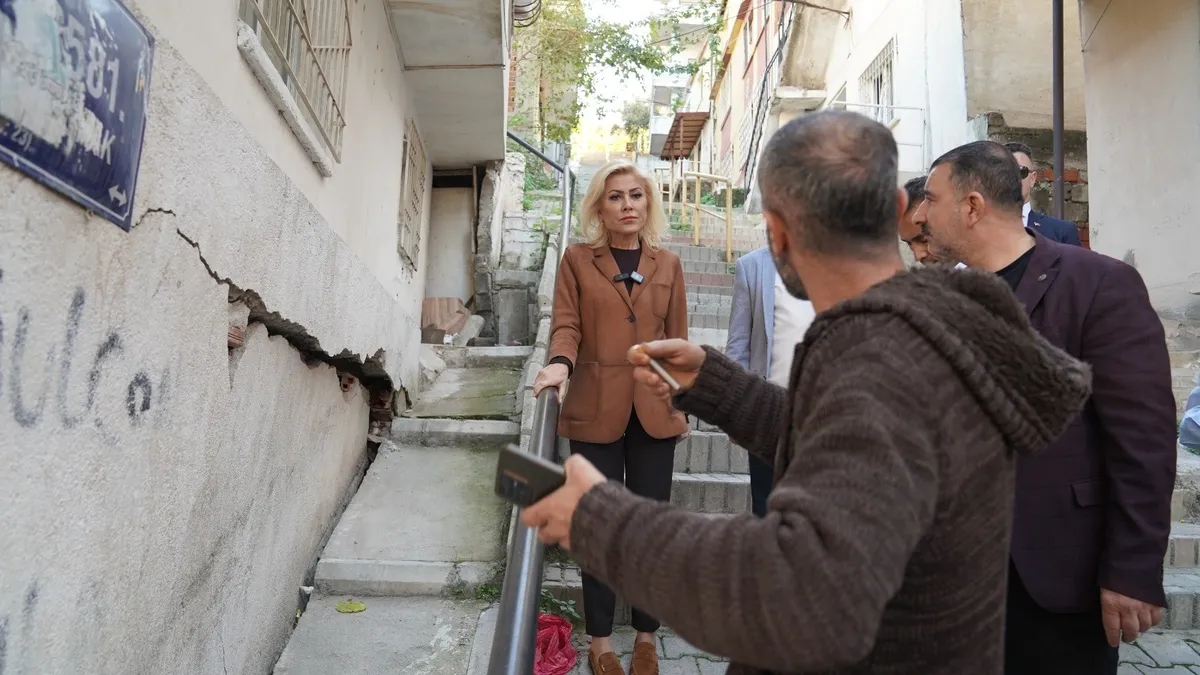 Bursalı’dan Büyükşehir’e sert uyarı: “Evler bir itmeyle yıkılacak hâle gelmiş, felaket kapıda!” Bursalı’dan Büyükşehir’e sert uyarı: “Evler bir itmeyle yıkılacak hâle gelmiş, felaket kapıda!”