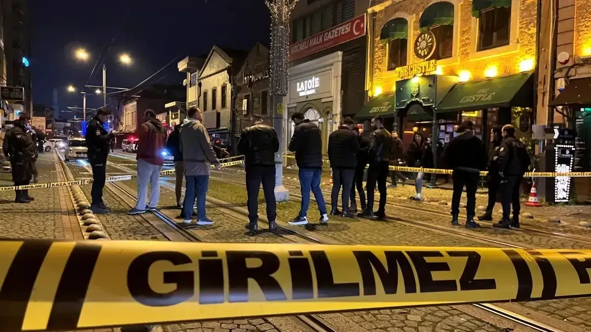 İzmit’te eğlence mekanına saldırıda 3 kişi ölmüştü: 12 kişi gözaltına alındı İzmit’te eğlence mekanına saldırıda 3 kişi ölmüştü: 12 kişi gözaltına alındı