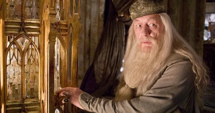 SON DAKİKA | Harry Potter hayranlarını kahreden haber! Büyülü evrenin Albus Dumbledore’u hayatını kaybetti