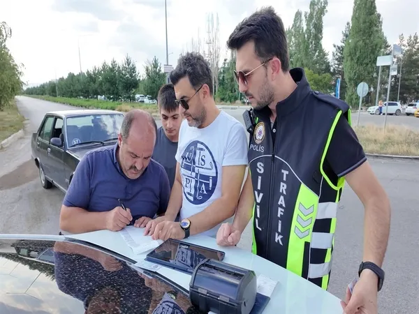 korsan-taksiye-sucustu-oyunu-yakalatan-taksiciye-de-ceza-kesildi-devletimize-kurban-olsun-1788075603671.jpg