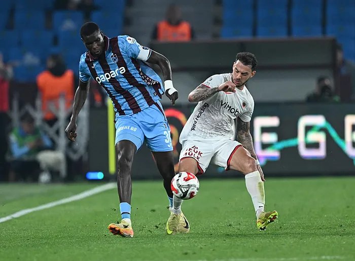 trabzonsporda-paul-onuachu-kulup-tarihine-gecti-1779047592609.jpeg