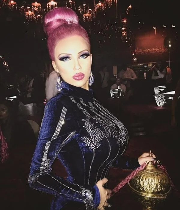 Bu dünyadaki tek derdi Barbie bebek gibi olmak