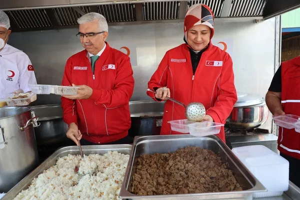 turk-kizilay-ramazan-kampanyasini-hataydan-baslatti-1709904548571.jpg