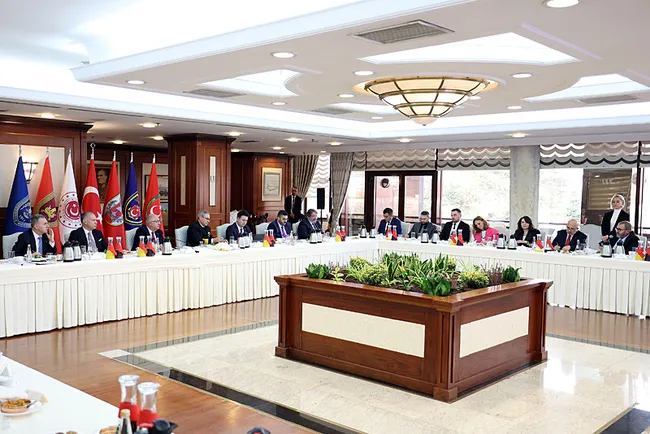 milli-savunma-bakani-yasar-guler-sdg-suriye-ordusuna-entegre-olmali-1766218768266.jpeg Milli Savunma Bakanı Yaşar Güler: SDG Suriye ordusuna entegre olmalı