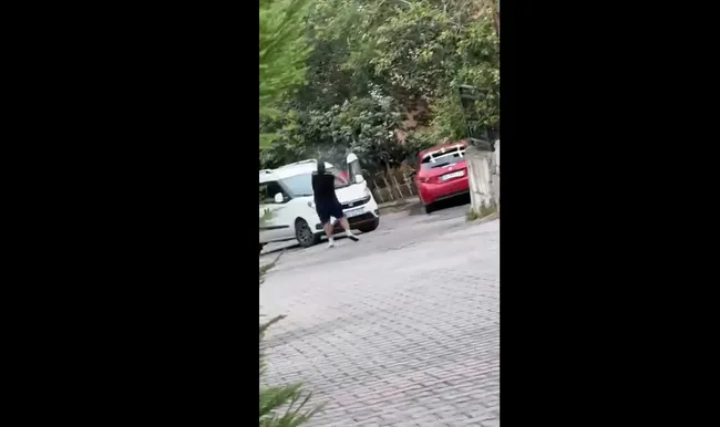 eyupsultanda-akilalmaz-vahset-muammer-ozturk-aracina-binerken-katledildi-o-anlar-saniye-saniye-kamerada-1754812612413.jpg Eyüpsultan'da akılalmaz vahşet! Muammer Öztürk aracına binerken katledildi! O anlar saniye saniye kamerada...