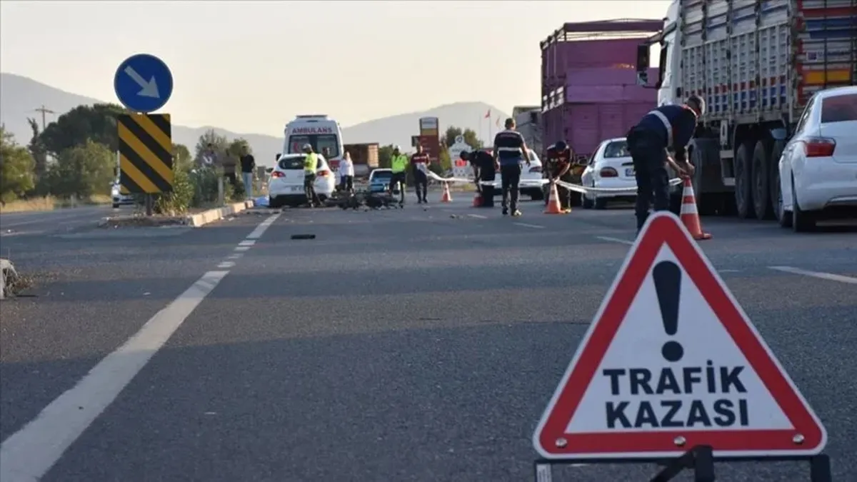 Uşak’ta cip ile otomobil çarpıştı: 6 kişi yaralandı Uşak’ta cip ile otomobil çarpıştı: 6 kişi yaralandı