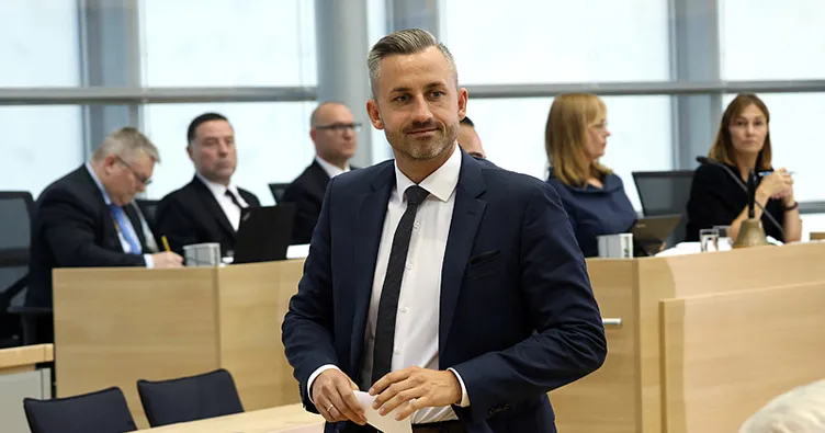 Almanya’da bir ilk: AfD’li siyasetçi eyalet meclis başkanı seçildi