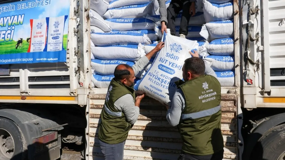 Aydın Büyükşehir Belediyesi’nden küçük üreticilere yem destekleri Aydın Büyükşehir Belediyesi’nden küçük üreticilere yem destekleri